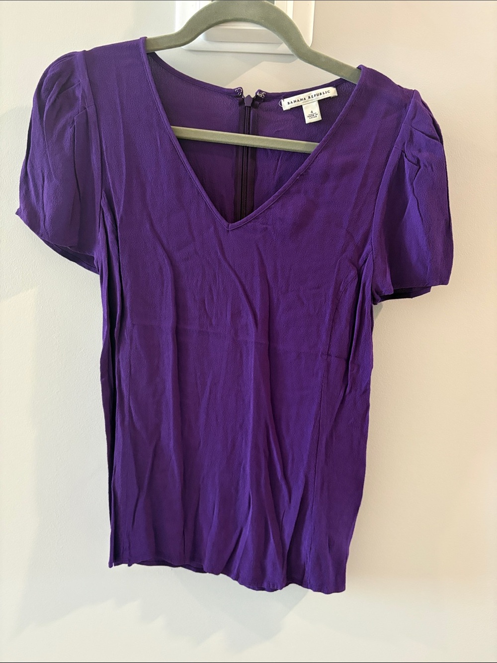 Banana Republic Violet V-Neck Short Sleeve Top